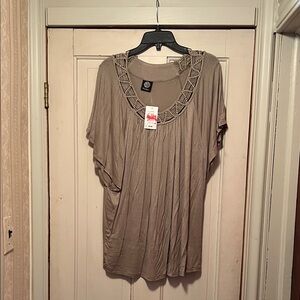 Bobeau Beige Blouse with Intricate Neckline